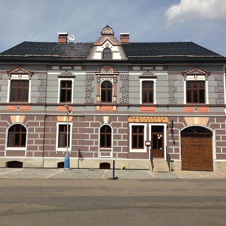 Restaurace U Kostela Hotel Marianske Radcice Buitenkant foto