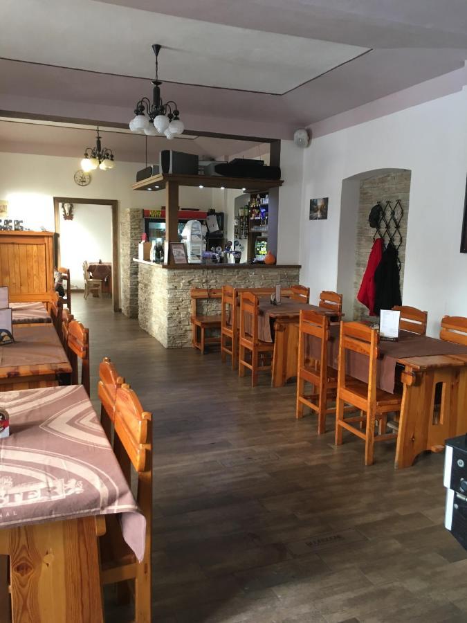Restaurace U Kostela Hotel Marianske Radcice Buitenkant foto